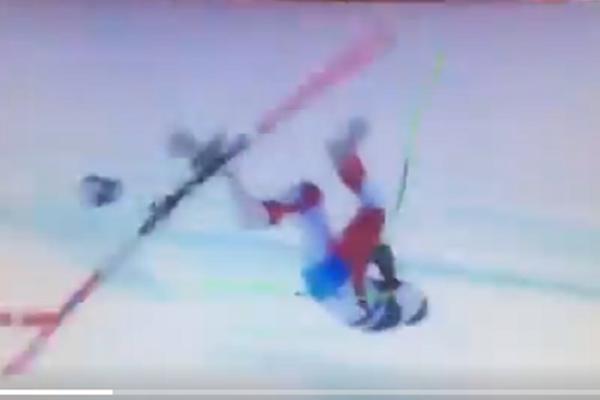 STRAHOTA NA SKIJAŠKOJ STAZI: Takmičar stravično pao i ostao da nepomičan leži na snegu!