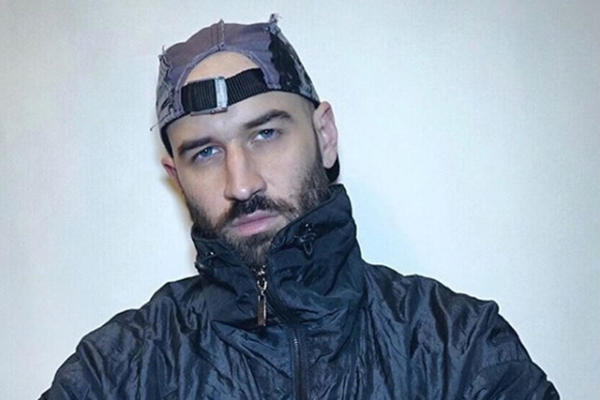 SIN RAJKA ŠOTRE JE DIVLJAO HAMEROM PO BEOGRADU: Udario 20 vozila, otkinuo semafor, pa se zabio u trafiku! (FOTO)