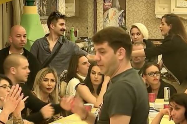 UDRUŽENO VARAJU DRŽAVU GODINAMA Raskrinkani javno, nekoliko desetina hiljada evra u igri, da li će biti HAPŠENI?