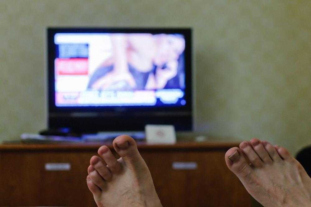 DAVID (42) JE GODINAMA SKUPLJAO P*RNIĆE: Roditelji POBACALI sve u SMEĆE, on uradio nešto NEČUVENO