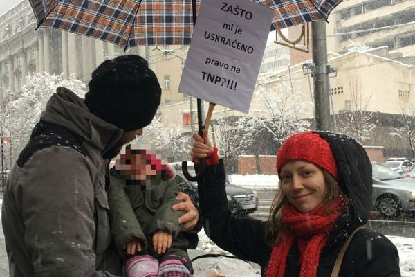 OVO JE DETE SA INVALIDITETOM KOJE NE DOBIJA NADOKNADU ZA TUĐU NEGU I POMOĆ: Zbog novog zakona RODITELJI SU BESNI