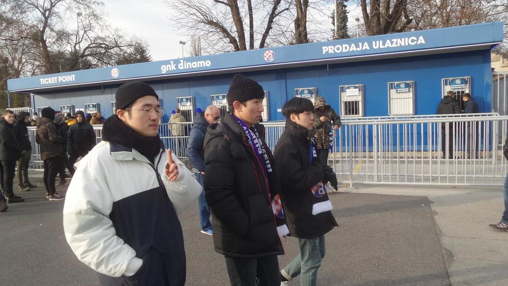 Korejci koji navijaju za šampiona Hrvatske  