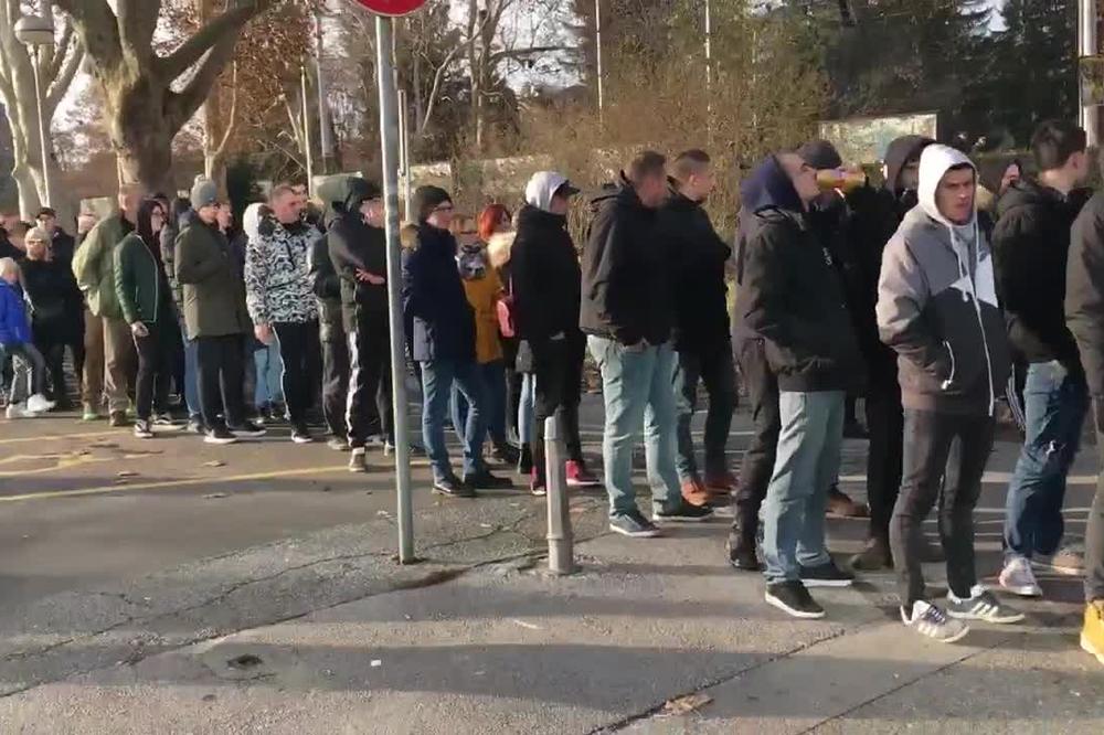 LEPE SCENE PRED HRVATSKI VJEČNI DERBI: Pogledajte snimak koji smo uhvatili ispred stadiona Maksimir!
