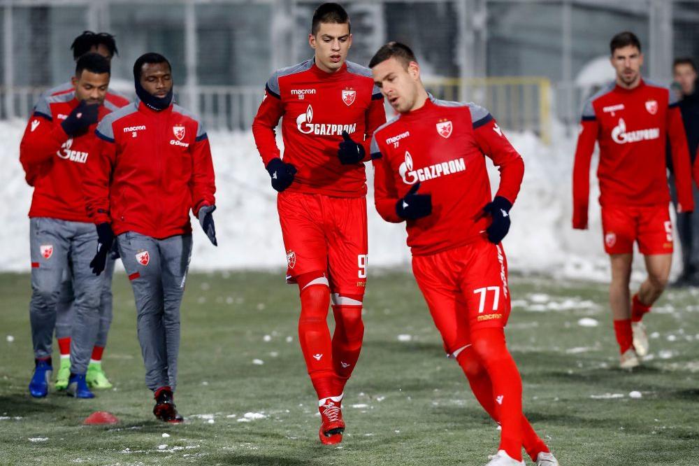 GOBELJIĆ NATERAO SAVIĆA DA ZAUSTAVI AUTO NASRED ULICE: Ono što je uradio, oduševilo je sve prolazike!