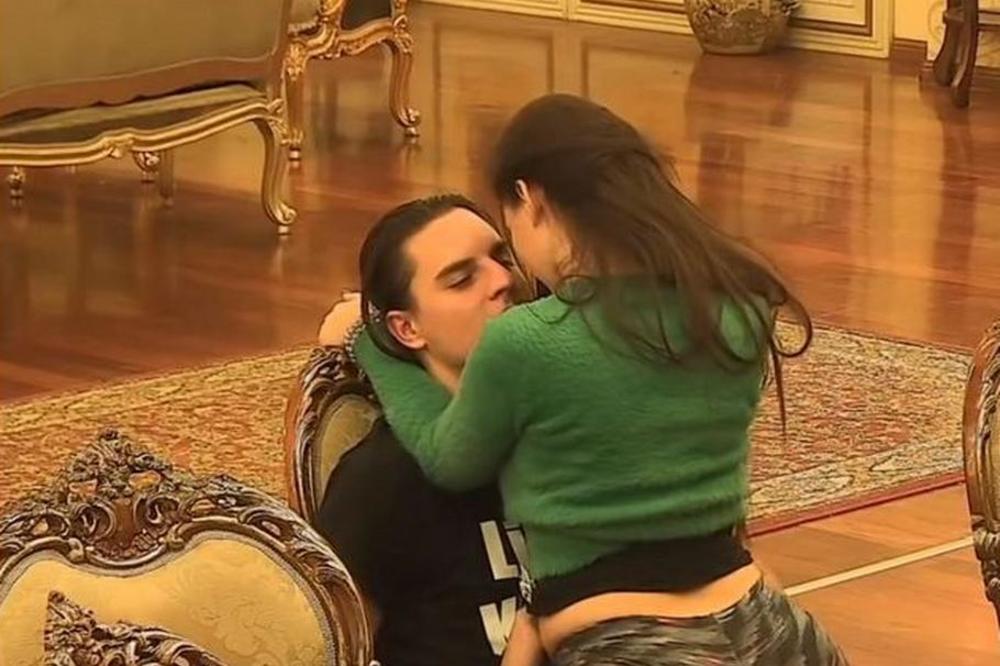 IZNELI NAJPRLJAVIJE DETALJE SVOJE VEZE: Elvin i Izabela ŠOKIRALI celu vilu! Ovo još nikad niste čuli!