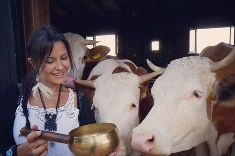 ELENA KARIĆ NE JEDE MESO I NE NOSI KRZNO, ALI NOSI GUNJ: Morala da OBJASNI, a da li je razlog OPRAVDAN?