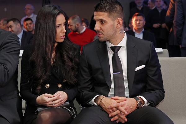 MITROVIĆEVA ŽENA TEMA JE DANA: Lepa Kristina MUTI UM kad se pojavi, ŽENA PUCA KAD SE SKINE