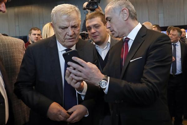 A, NEKADA SU SE MRZELI: Tole Karadžić pozdravio Terzića da bi ga se Zvezdan setio jednog dana!