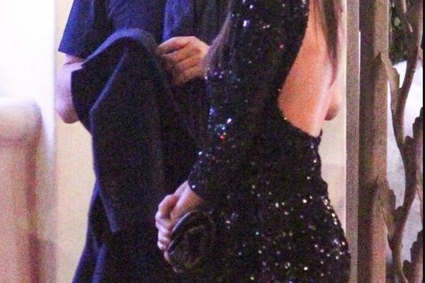 LJUBAV NE ZNA ZA GODINE: Popularni glumac uhvaćen sa DVE DECENIJE mlađom devojkom! Uskoro staju na LUDI kamen?