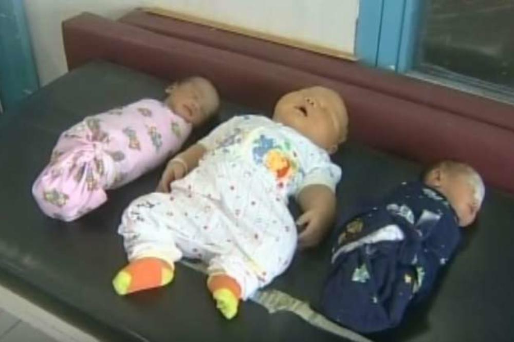 OVA ŽENA JE PRETRPELA MNOGO: Rodila je trojke, lekari se šokirali kada su videli jednu od beba! (VIDEO)