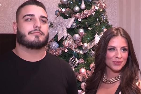 NOVOGODIŠNJA ČAROLIJA: Ana Sević pokazala kako je ukrasila DOM gde je nekada živela sa Darkom!