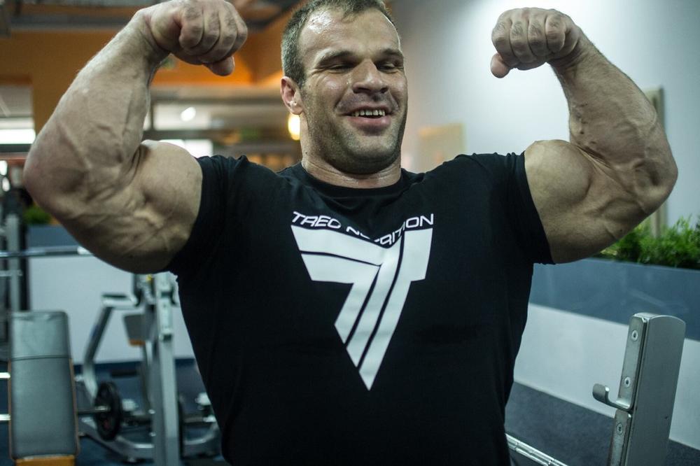 ZGROMIO JE 234 RUKE ZA SAT VREMENA, AMERIKANAC JE POBEGAO OD NJEGA, JAČI JE OD GORILE: Ovaj RUS je NEUNIŠTIV!