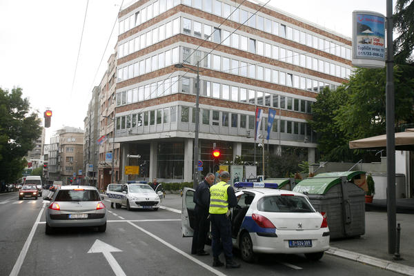 UŽAS U SAMOM CENTRU BEOGRADA: Autobus prešao mladiću preko noge