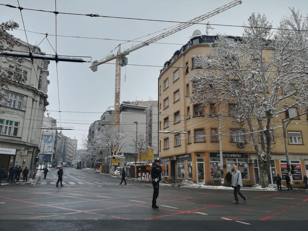 Kran od 30 metara preti da se SRUŠI  