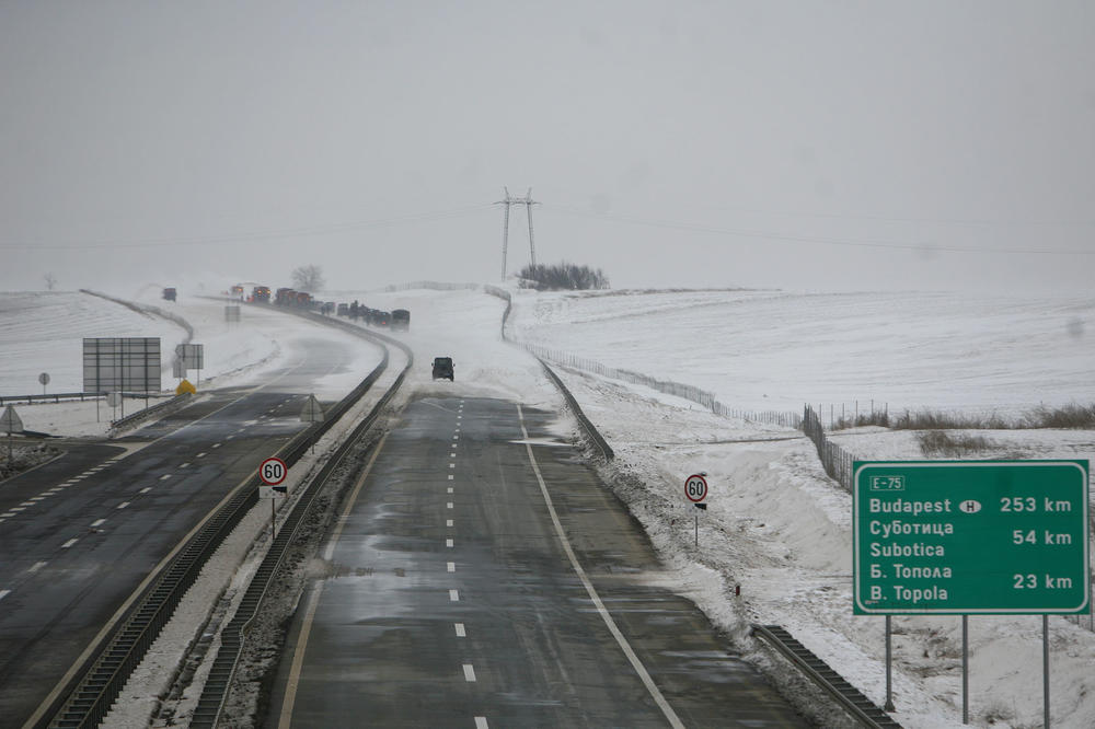 HRVAT DIVLJAO PO SRBIJI: Audijem po nevremenu vozio 245 km/h, SAOBRAĆAJCI ZANEMELI!