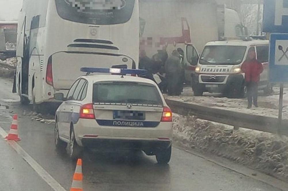 LUDAČKA NESREĆA KOD NIŠA: Sudarili se autobus, šleper i kamion! OVAKVO JE TRENUTNO STANJE