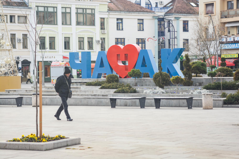 GRADSKI PARK ČAČAK DOBIO NOVO IGRALIŠTE: Deo sprava namenjen deci sa invaliditetom