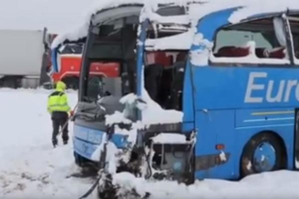 VIDEO SAM KAKO PRETIČE DRUGO VOZILO U PUNOJ BRZINI: Putnik iz makedonskog AUTOBUSA SMRTI za nesreću krivi VOZAČA