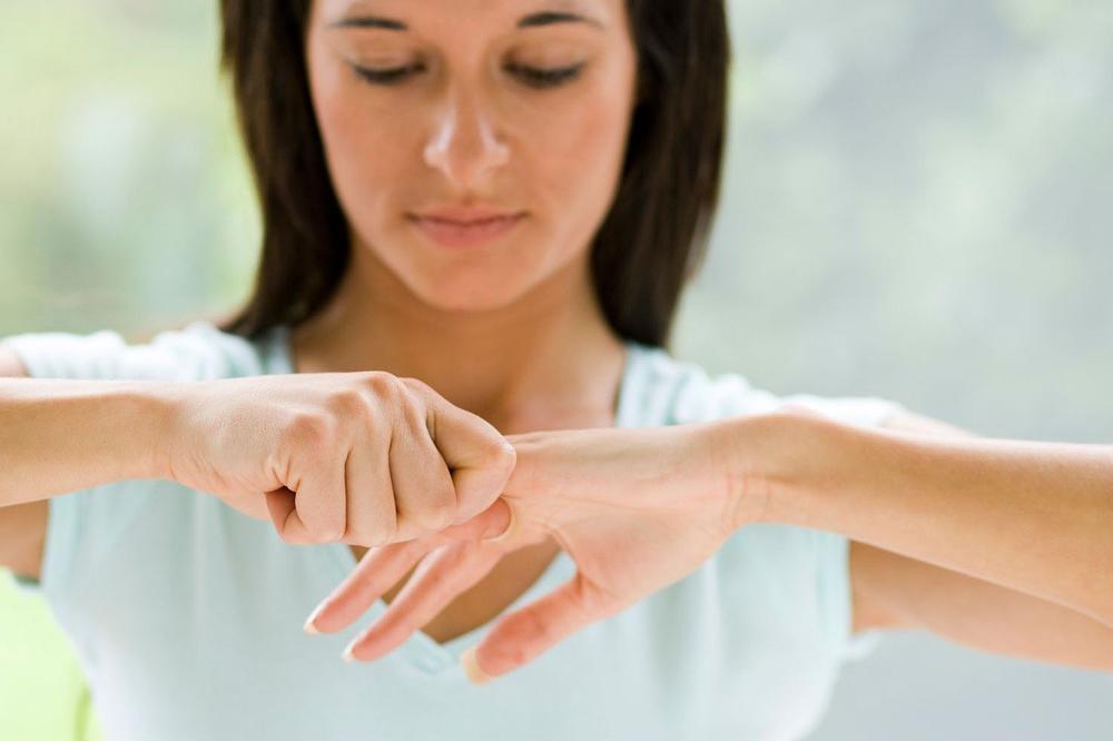 LOMITE PRSTE I PUCKETATE VRATOM? Prestanite i to ODMAH!