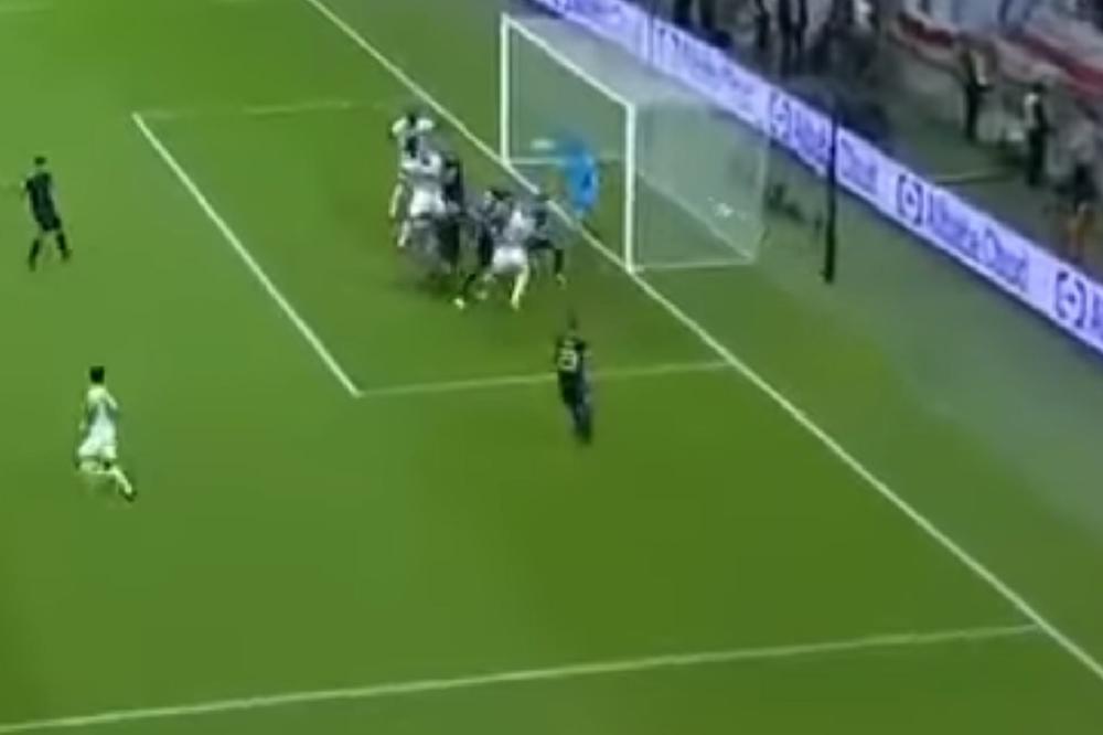 GOLMANSKI KIKS KAKAV JOŠ NIJE VIĐEN: Osvojio Kopa Libertadores pre nedelju dana, pa ga primio iz kornera kroz noge!