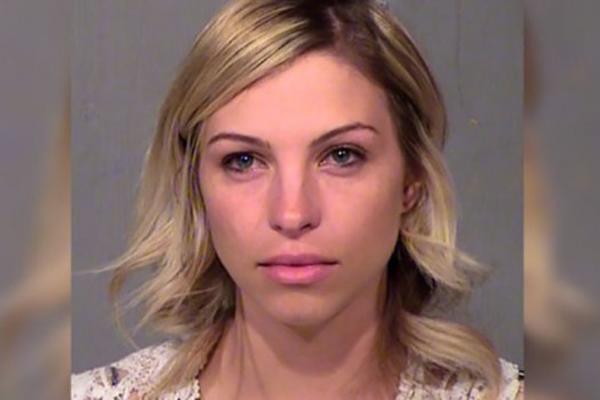 PROFESORKA IMALA ODNOSE SA UČENIKOM (13): Isplivale poruke i nage fotografije koje mu je slala, ali ona poriče?!