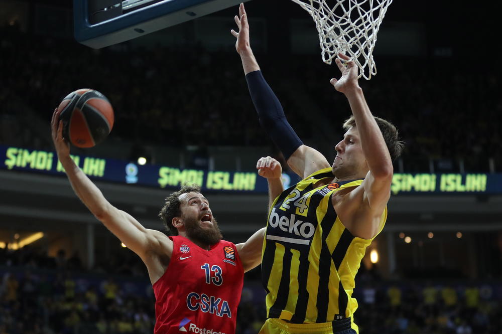 DERBI KUMOVA PRIPAO UČITELJU: Jan Veseli unakazio CSKA! Katastrofa Budućnosti!