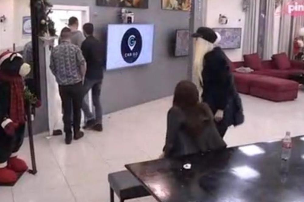 BEZ IMALO BLAMA: Dorotea i Maja završile u WC-u sa MUZIČARIMA! NJIH DVE ZAISTA NEMAJU STIDA!