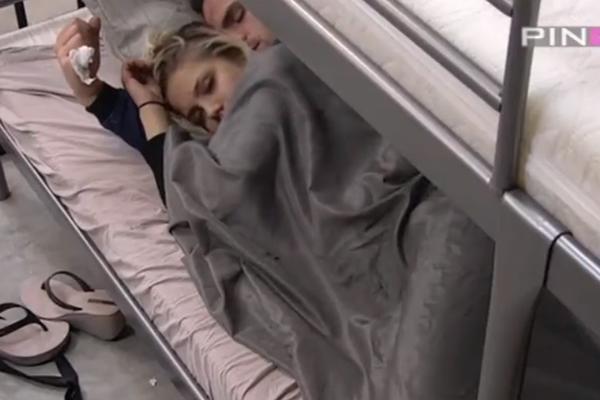 BANE, ZAISTA PREKINI! Ovaj potez Čolaka sve zgrozio: Pijanoj Dorotei zavlačio ruku u MEĐUNOŽJE!