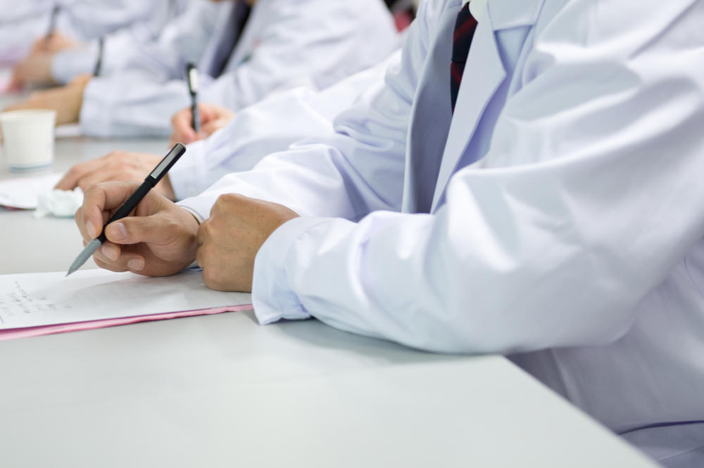 ŽAO MI JE, IMAO SAM NAJBOLJE NAMERE! Oglasio se lekar iz Hitne koji se javio roditeljima PREMINULE DEVOJČICE