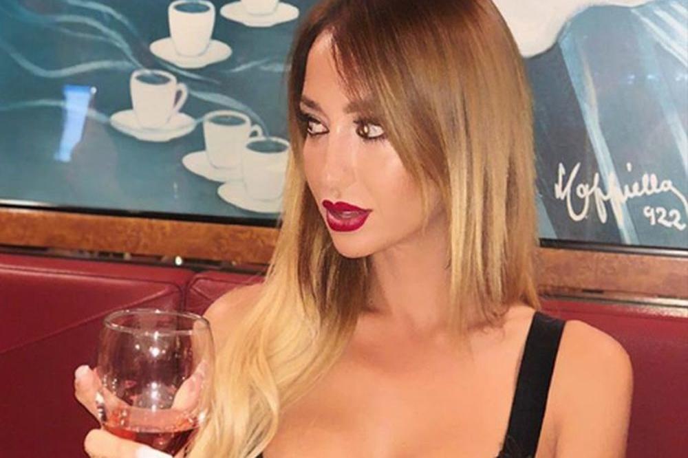 PUK'O 5 SOMA EVRA DA SE OSVETI: Napadač PSŽ-a 'izbacio' bivšu devojku iz rijalitija tako što je slao SMS poruke!