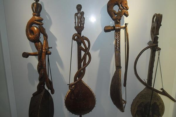 DA LI JE OVO NORMALNO? Sada i HRVATI tvrde da su im SRBI OTELI GUSLE, zajedno sa ALBANCIMA spremaju KONTRANAPAD!