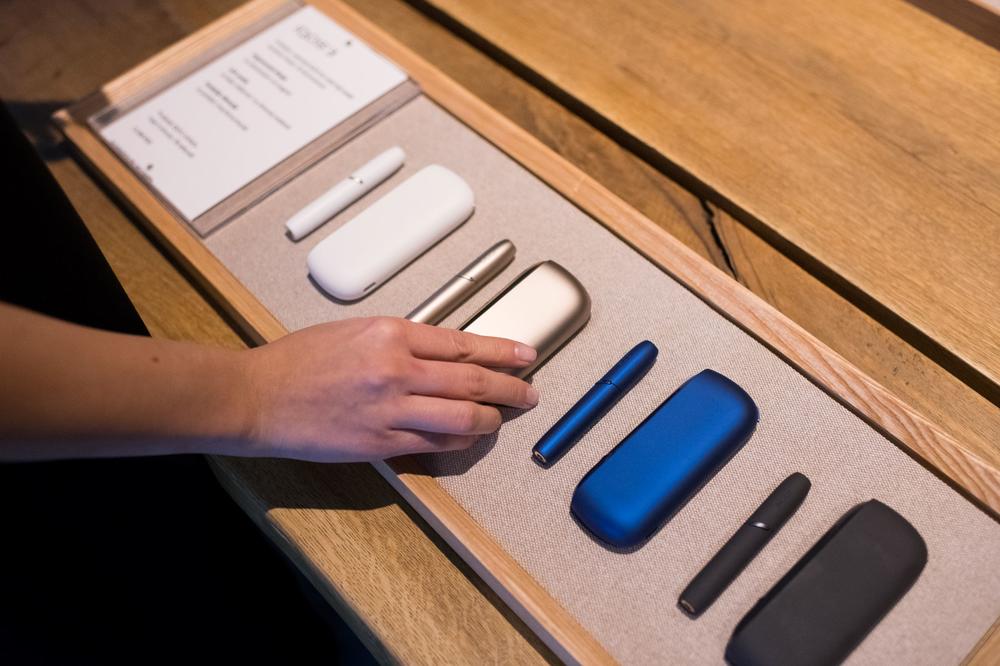 Šta da za Novu godinu poklonite drugarici koja VISI na Instagramu? EVO ODGOVORA