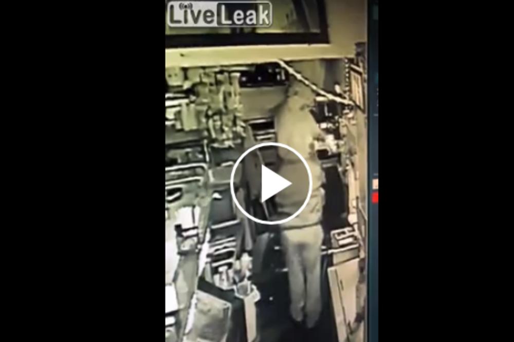 LOPOV HTEO DA OPLJAČKA PRODAVNICU: Ali naišao je na RATNOG VETERANA koji je na ratištu IZGUBIO ŽIVCE! (VIDEO)