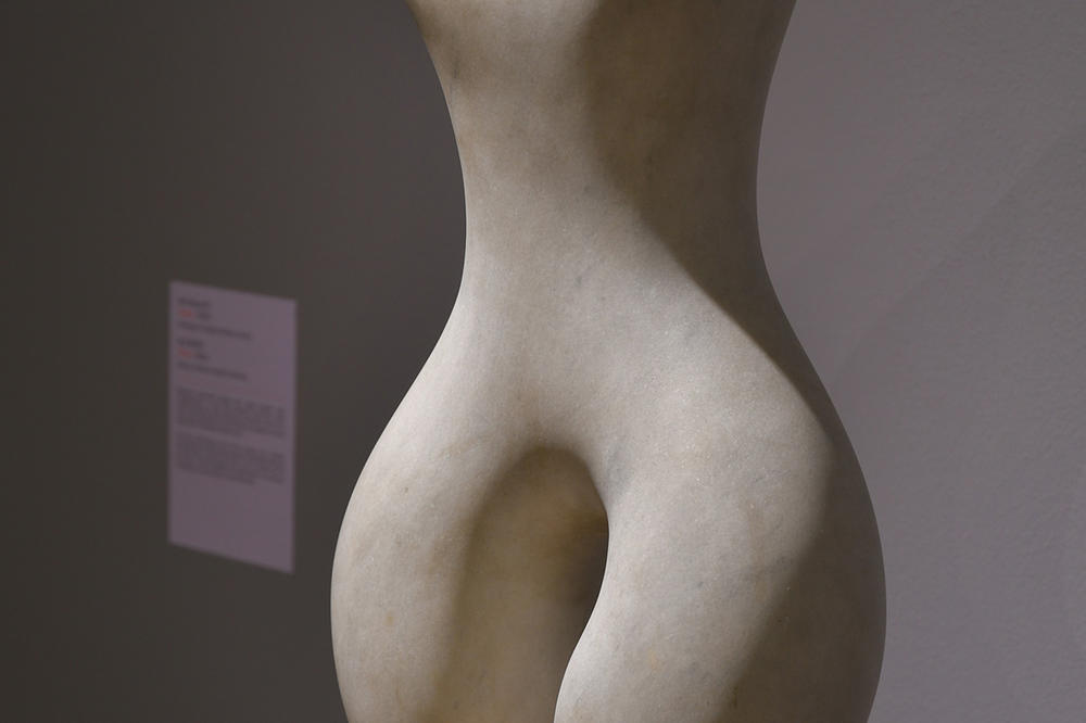 Vajarka ANA BEŠLIĆ u fokusu izložbe PERCEPCIJE.ŽENA PO MERI DRUŠTVA?