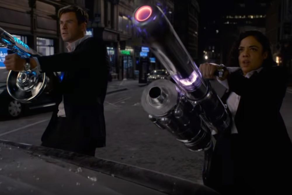 LJUDI U CRNOM: Nekada Vil Smit i Tomi Li Džons, a sada nova ekipa (VIDEO)