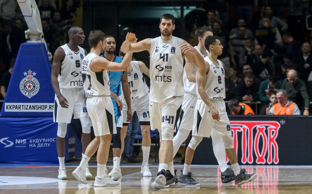 Košarkaši Partizana posle pobede nad Zenitom  