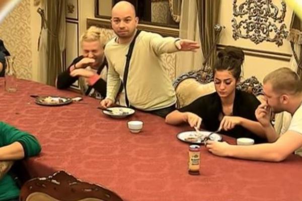 TI SI JEDNA OBIČNA BUDALA, LAŽEŠ DA SI ŽIVELA TEŠKO: Mili počeo da VREĐA pa bez milosti izneo PRLJAV VEŠ o BIVŠOJ!