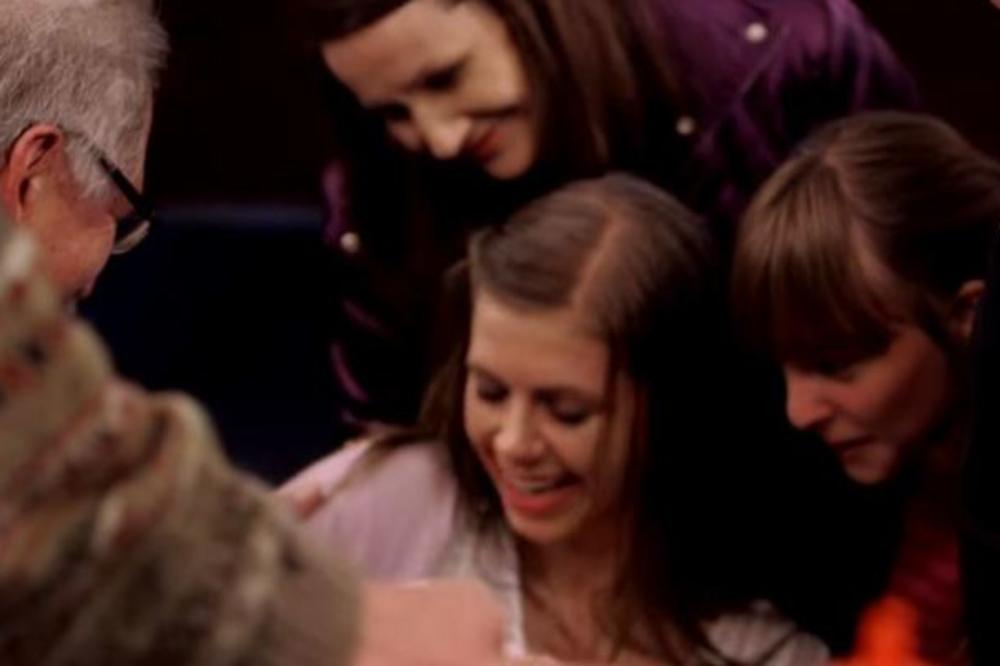 PORODILE SU JE KAMIONDŽIJE, PA SE SVE ZAKOMPLIKOVALO: Morali su bebu da vrate nazad u nju! ŠOK! (VIDEO)