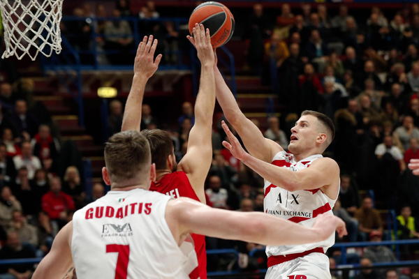 EL: Šengelija polomio Ruse, srpski tandem brutalan u porazu Milana, fenjeraš šokirao Oli, Kari i Barsa razneli Efes