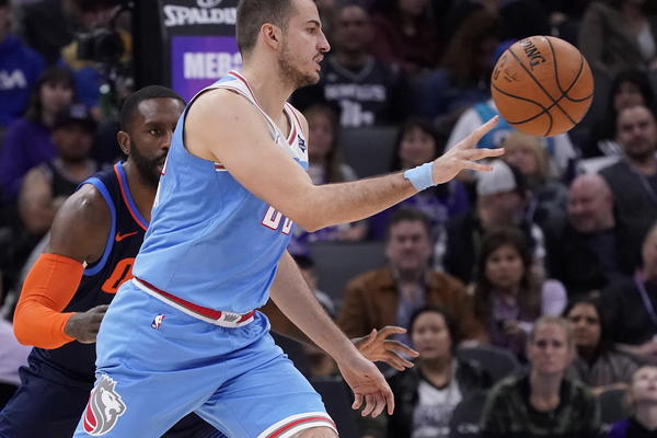 BJELICA IZVEO ZAKUCAVANJE SEZONE U NBA!!! Publika na nogama, Kingsi pobedili Memfis, BOGDANOVIĆ SOLIDAN! (VIDEO)