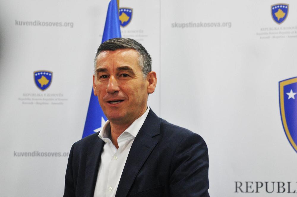 VESELJI JE NA BADNJI DAN ZAPRETIO SRBIMA! Šlihtao se Amerikancima i preko TVITERA opet PROVOCIRAO Srbiju