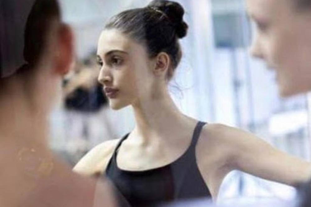 ĆERKA NAŠEG POZNATOG POLITIČARA JE IZRASLA U PRAVU LEPOTICU: Prepoznajete li te crte lica?