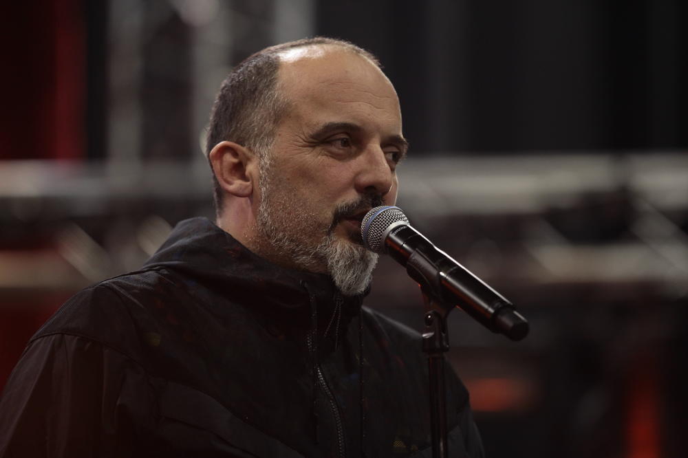 "SARAJEVO I JA OSTAJEMO U JOŠ SNAŽNIJOJ VEZI" Oglasio se Toni Cetinski povodom OTKAZIVANJA KONCERTA u ovom gradu