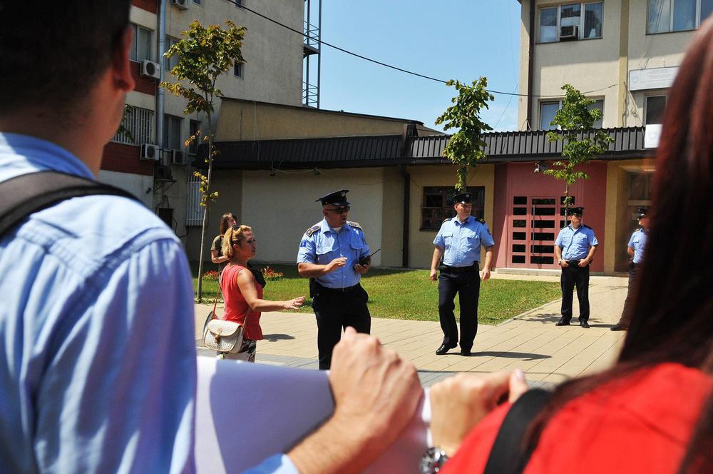 Nasilnik je rekao pokušao da razgovara sa bivšom suprugom i da ju je ošamario kad mu je rekla da je lažov  