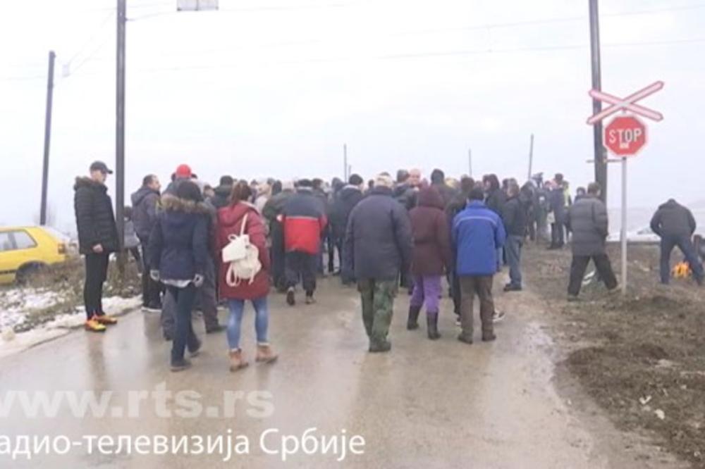 MEŠTANI MEĐUROVA BLOKIRALI PUT KOD NIŠA: Traže postavljanje rampe svetlosne signalizacije!