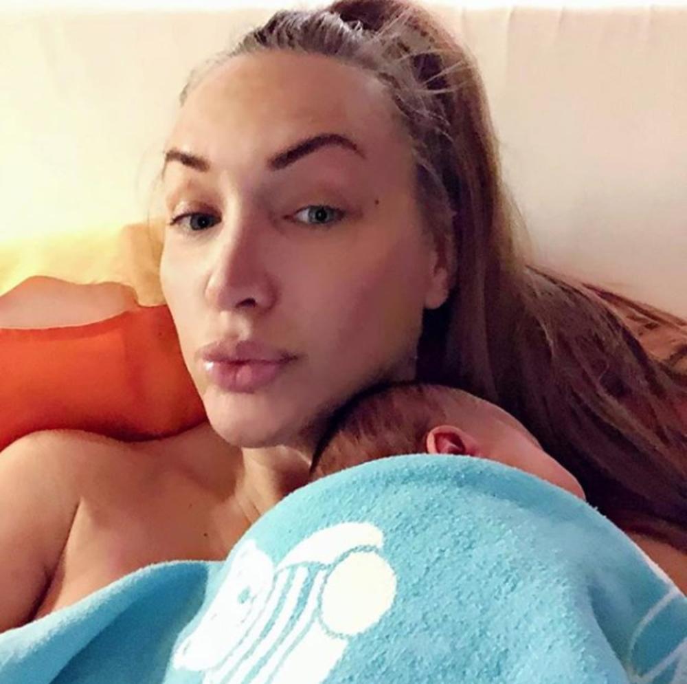 Goga kao svaka prava majka se ne odvaja od deteta