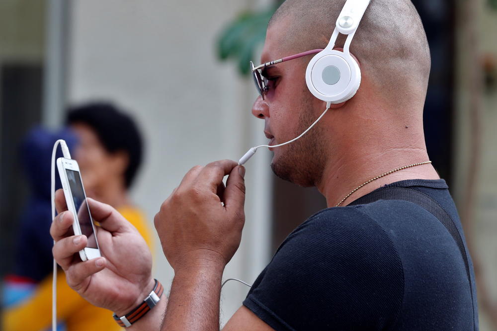 Ako ste PRIHVATILI zahtev NEPOZNATIH LEPOTICA na Fejsbuku treba da se ZABRINETE! Ovo je RAZLOG…