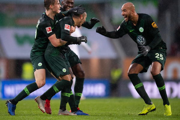 IZVUKLI TRI BODA: Volfsburg na mišiće pobedio Augzburg za peto mesto na tabeli! Remi u Hofenhajmu!