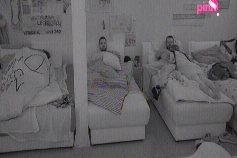 Tvrdila je da joj smetaju muški dodiri? Zerina sa Vladom završila u krevetu! (FOTO)