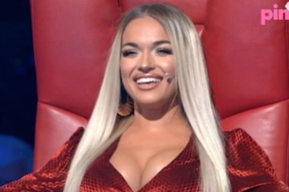 DUGA PLAVA KOSA JOJ JE BILA ZAŠTITNI ZNAK: Kad vidite šta je Teodora uradila od sebe, ZAPREPASTIĆETE SE! (FOTO)